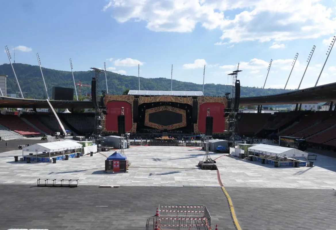 eps Absperrungen und Bodenschutz bei Rolling Stones Konzert Zürich