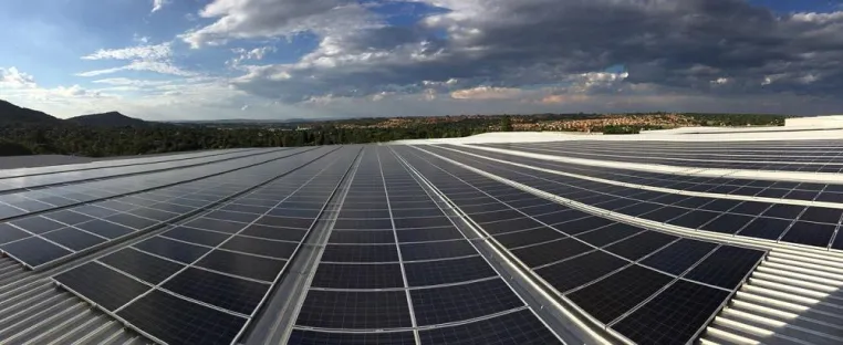 Schöner shoppen mit KACO new energy - Mall in Südafrika versorgt sich mit Strom aus der eigenen Solaranlage. Bild: Schöner shoppen mit KACO new energy - Mall in Südafrika versorgt sich mit Strom aus der eigenen Solaranlage.