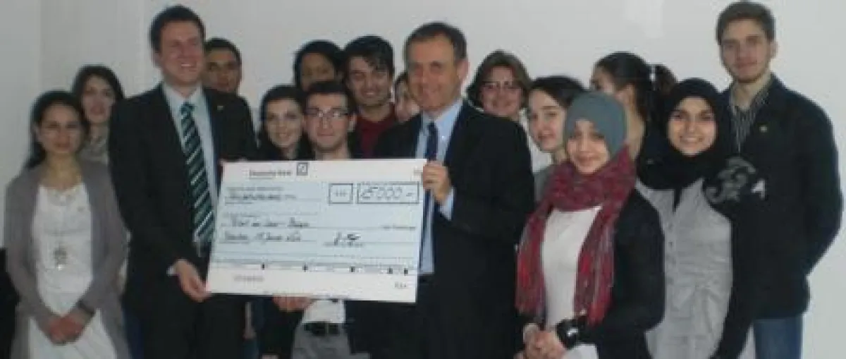 Dr. Tobias Haaf, Leiter des Programms TiL (Bayer. Staatsministerium für Unterricht und Kultus) (li), Josef Mago, TiL-Stipendiaten