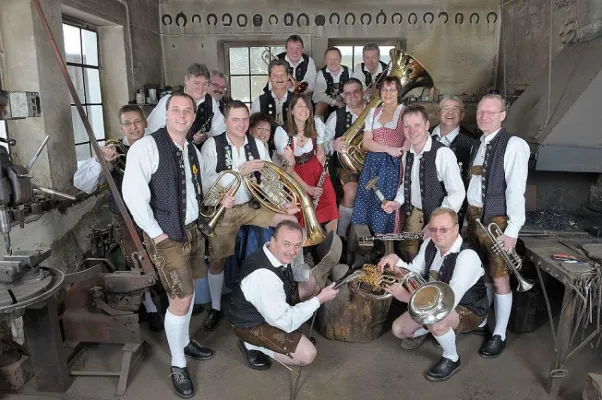 Top Bayernkapelle spielt auf Gut Basthorst zum Jubiläum Bild: Top Bayernkapelle spielt auf Gut Basthorst zum Jubiläum