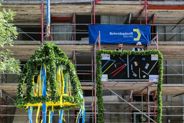 Bild: Feierliches Richtfest für das Projekt „PURE Living Berlin“ gegenüber der East Side Gallery