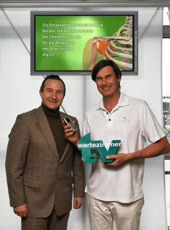 TV-Wartezimmer: Europas Marktführer feiert 5.000sten Kunden Bild: TV-Wartezimmer: Europas Marktführer feiert 5.000sten Kunden