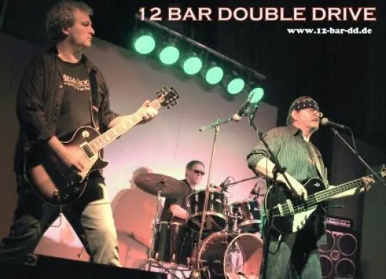 Bild: 12 BAR DOUBLE DRIVE und ENGERLING am 6. August 2011 live bei der 5. Angermünder Bluesnacht
