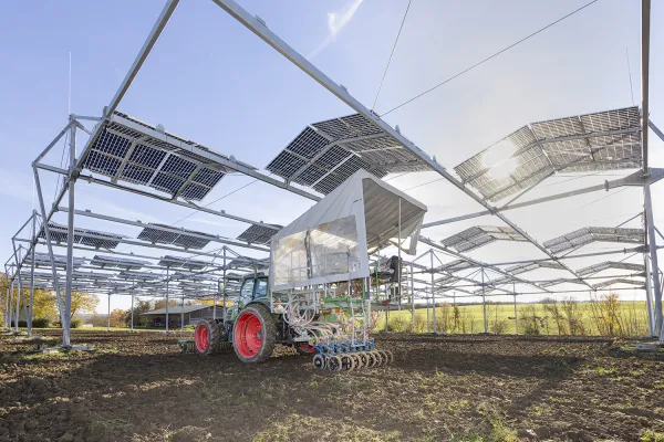 Agri-Photovoltaik: Neue Forschungsanlage stärkt interdisziplinären Forschungsbereich der Universität Hohenheim Bild: Agri-Photovoltaik: Neue Forschungsanlage stärkt interdisziplinären Forschungsbereich der Universität Hohenheim