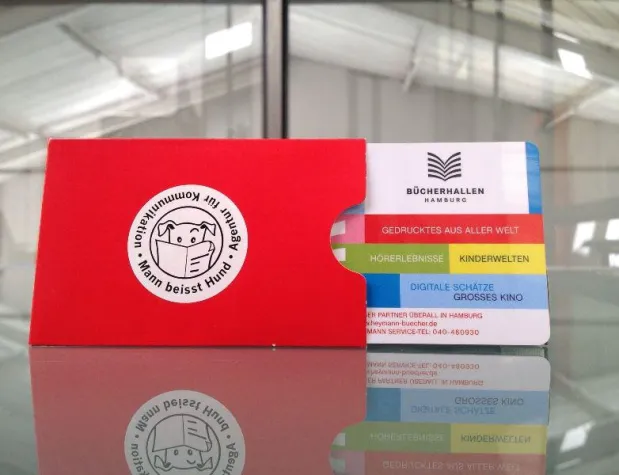 Hamburger Bücherhallen beauftragen Mann beißt Hund Bild: Hamburger Bücherhallen beauftragen Mann beißt Hund