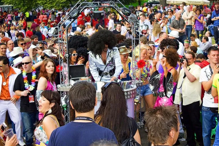 Bild: Danceparader im August im Erlebnispark Tripsdrill
