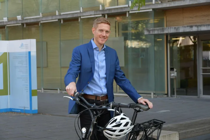 Frankfurt UAS besetzt als eine der ersten Hochschulen die Stiftungsprofessur für Radverkehr Bild: Frankfurt UAS besetzt als eine der ersten Hochschulen die Stiftungsprofessur für Radverkehr