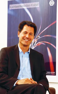 HUBER+SUHNER stellt mit Georg Mattis den neuen Geschäftsführer der Deutschen Tochtergesellschaft vor Bild: HUBER+SUHNER stellt mit Georg Mattis den neuen Geschäftsführer der Deutschen Tochtergesellschaft vor