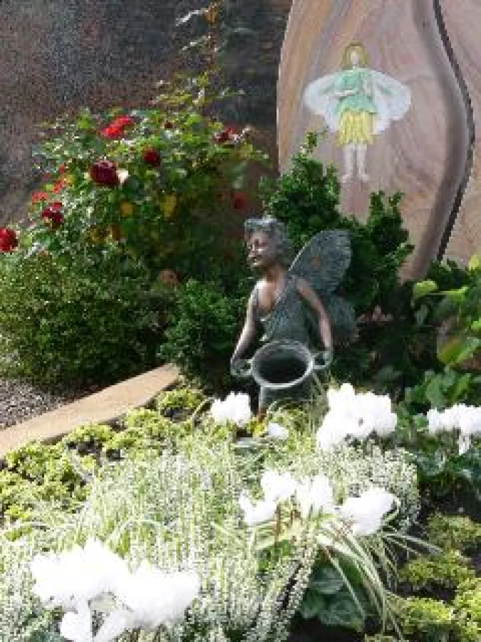 Die individuelle Grabgestaltung durch den Friedhofsgärtner steht im Mittelpunkt der Kampagne ?Es lebe der Friedhof!? Bild: HGV-BdF