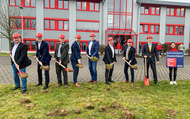 Bild: glatthaar-fertigkeller setzt 1. Spatenstich für Anbau am Firmenstandort/ 32 neue Arbeitsplätze in der Region