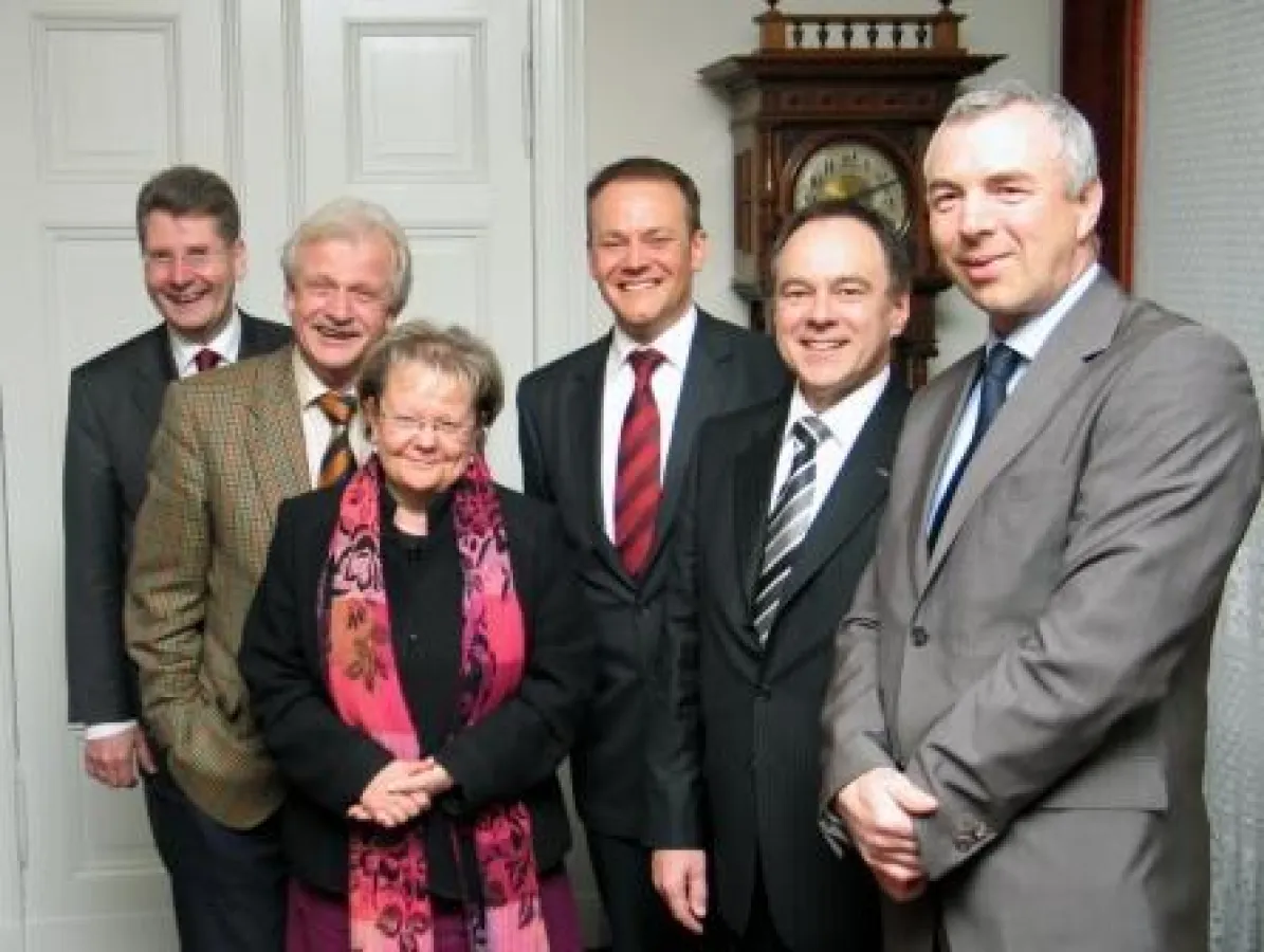 Prof. Dr. Axel Ekkernkamp (cdgw-Präsidum), Gunter Murzin (cdgw-Präsidium), Astrid Leonhard (VANGUARD Integrierte Versorgungssysteme GmbH, Sponsor des cdgw-Zukunftpreises), Tomas Pfänder (UNITY, Preist