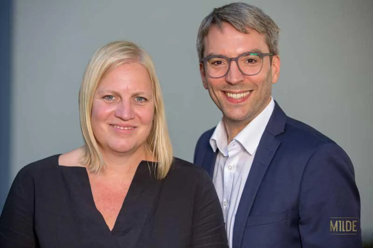 Heike Schaffernicht und Ole Schäfer (Foto: Ralf Milde für VOSS+FISCHER, frei zur Veröffentlichung be