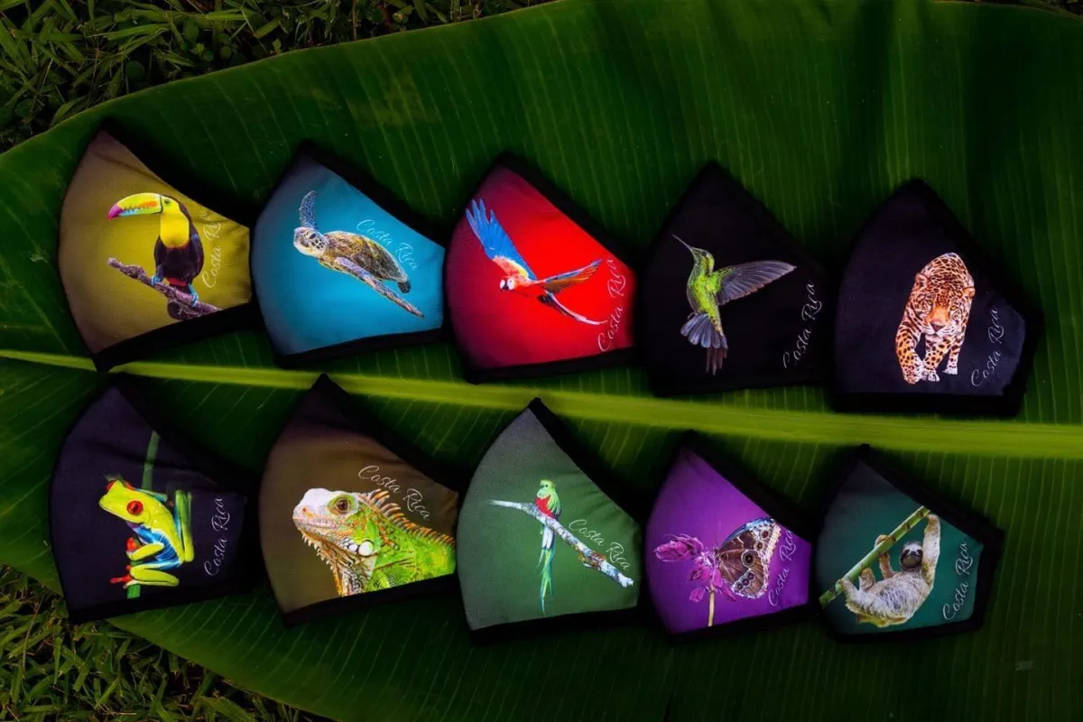 farbenfrohe Mund-Nasen-Masken aus Costa Rica