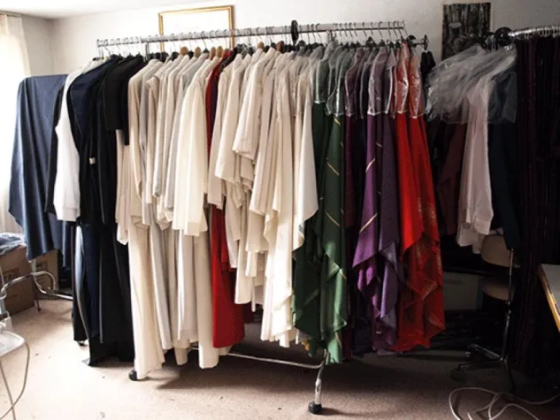 Gewänder aus allen Zeitepochen Bild: Gewänder aus allen Zeitepochen