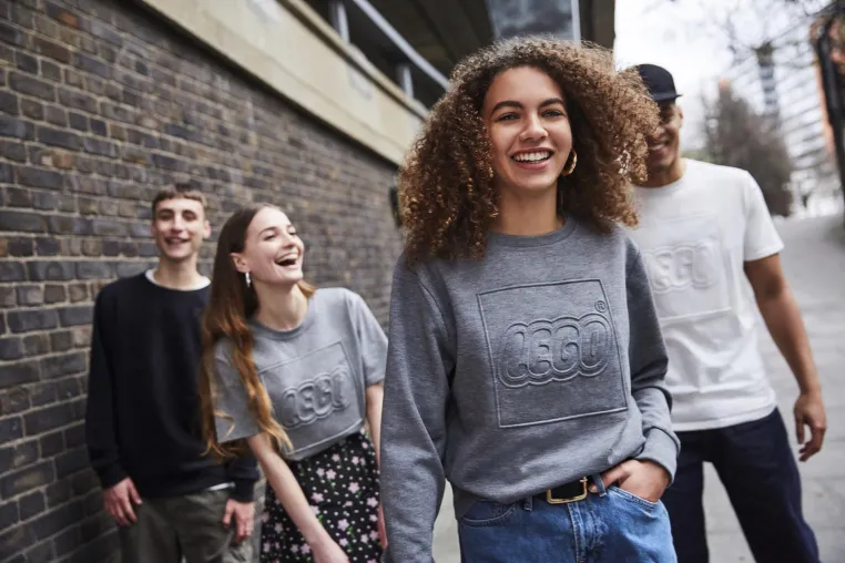 Bild: LEGO® Wear bringt eine brandneue Limited Edition Streetwear-Linie für Erwachsene