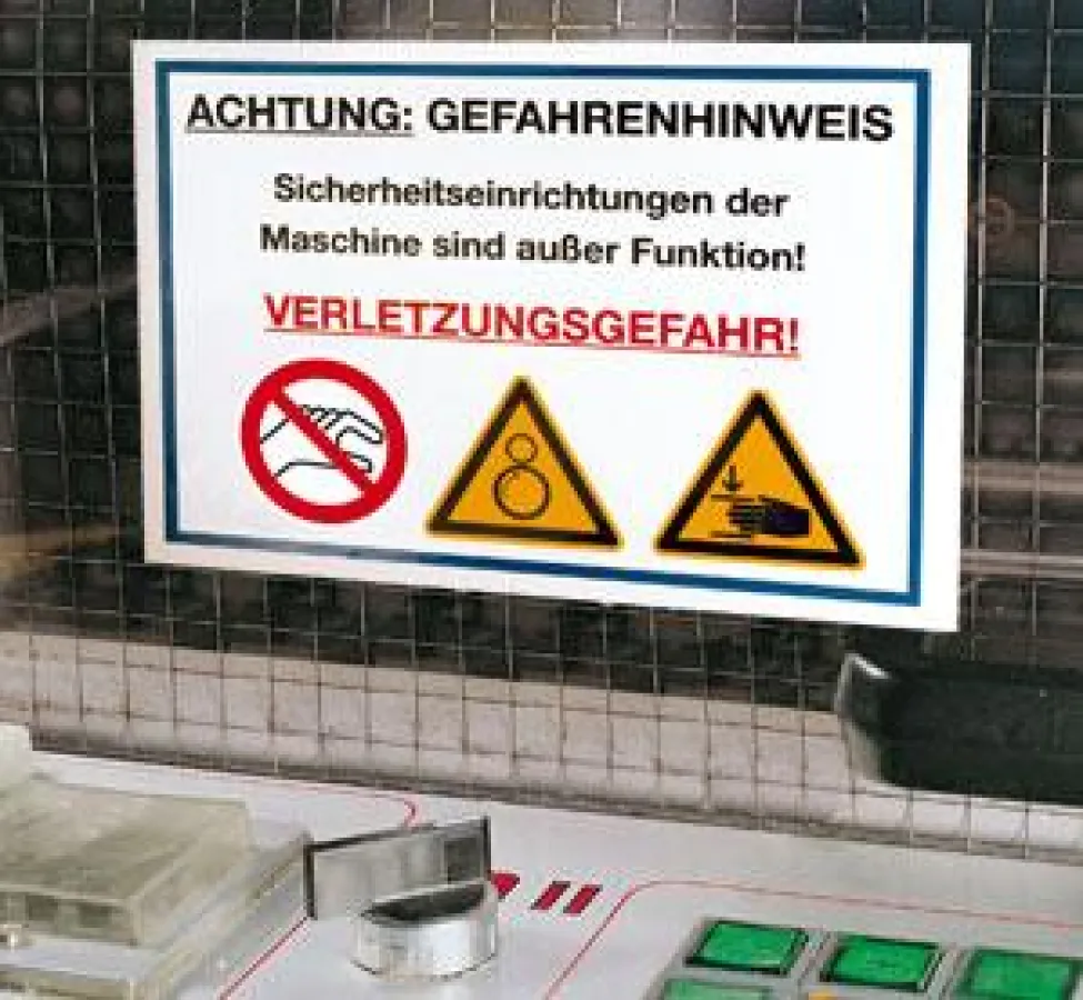 Warnzeichen an Maschinen erhöhen die Sicherheit am Arbeitsplatz