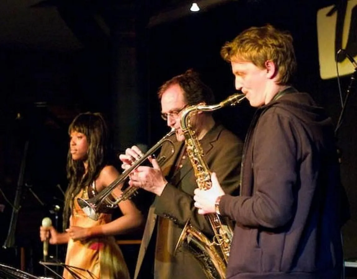 Die Neue Jazzschool München lässt das Schuljahr mit einer Jam Session voller Spielfreude ausklingen.