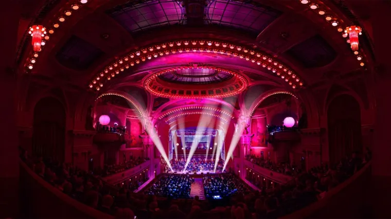 Bild: "Classic goes 90s" 2022: Eurodance und Techno-Bass im Abendkleid