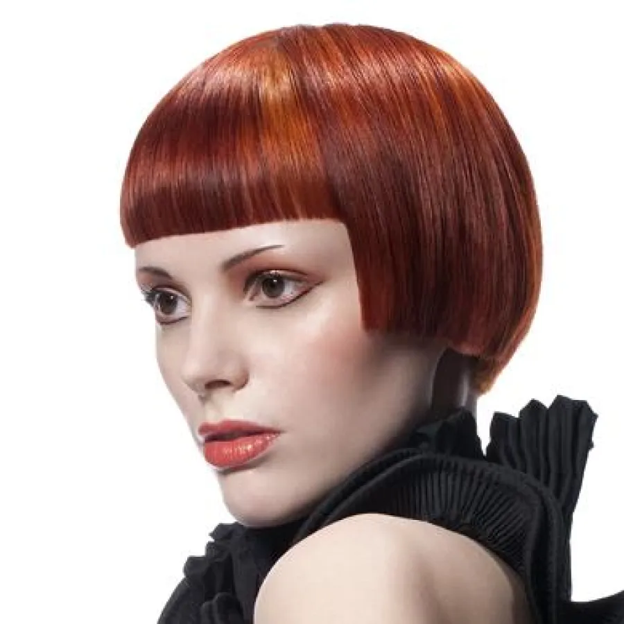 Geradlinige Schnitte und die Farbe Rot sind der Frisurentrend 2011