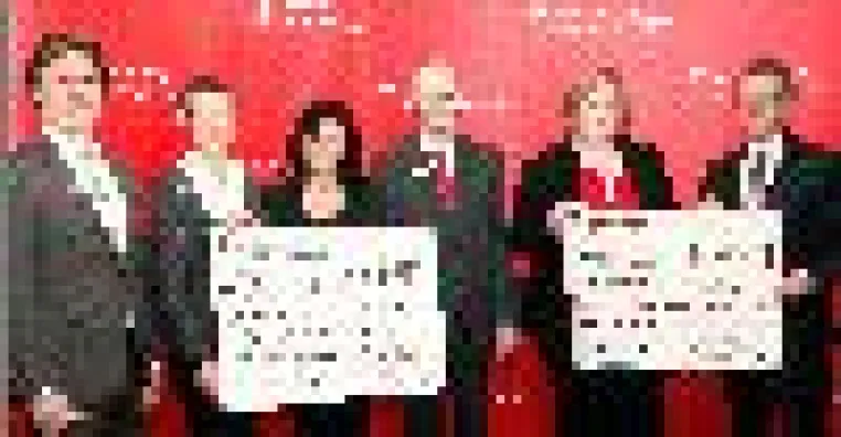 Bild: Mitarbeiter der Kreissparkasse ermöglichen Spende über 10.000 Euro