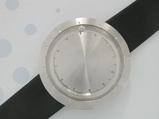 Bild: LACO zeigt die erste Armbanduhr mit 'der Zeit zum Anfassen'