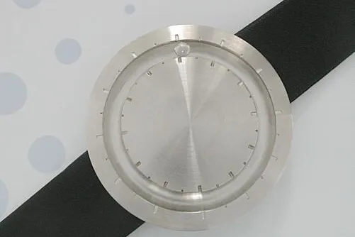 LACO zeigt die erste Armbanduhr mit 'der Zeit zum Anfassen' Bild: LACO zeigt die erste Armbanduhr mit 'der Zeit zum Anfassen'