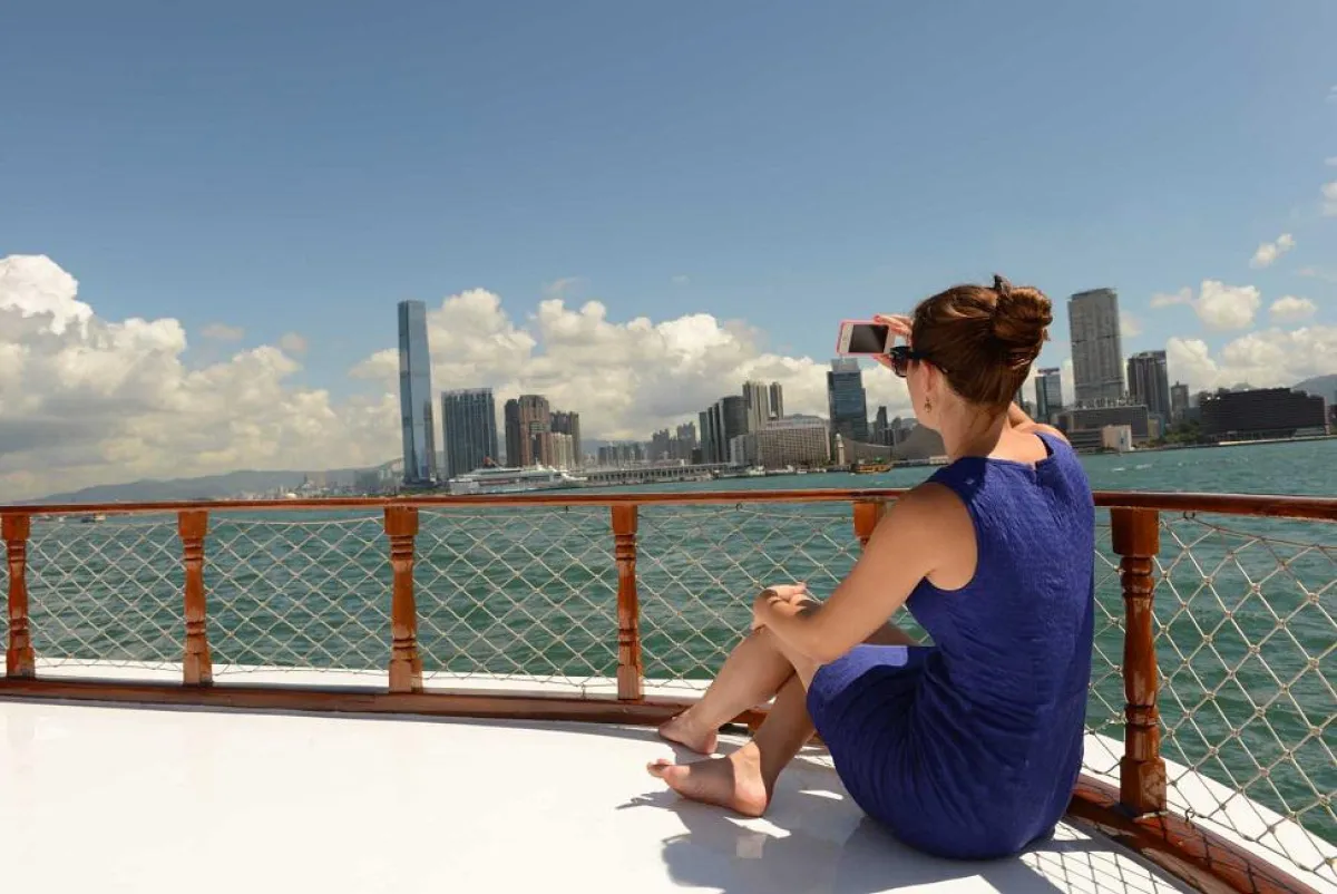 Titelbild des White Paper von Crown World Mobility