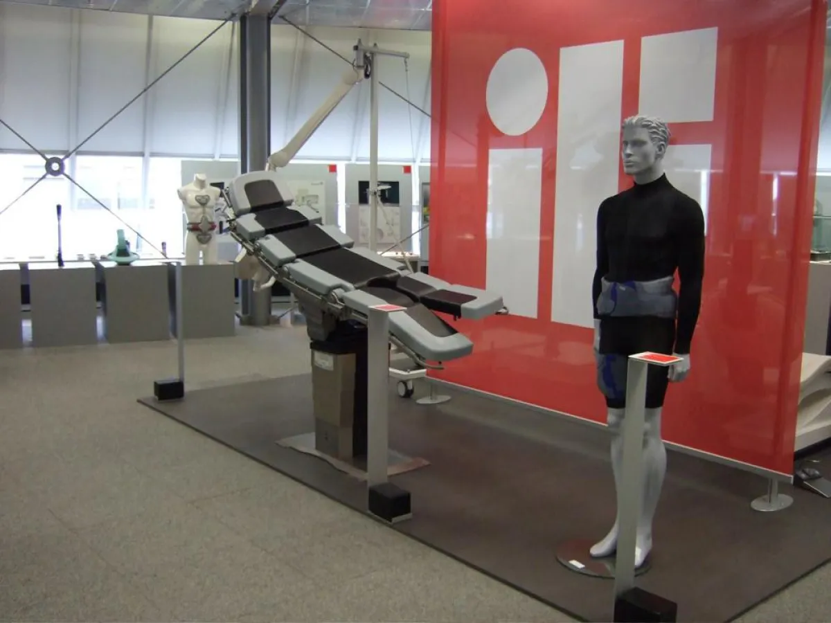 Wegweisend: OP-Tisch TruSystem7500 im iF-Showroom in Hannover