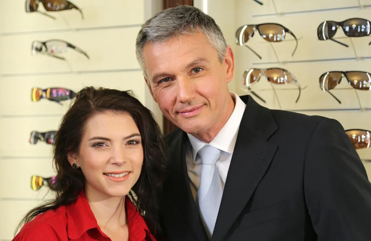 Eva Trummer und Siegfried Foster in der Optikmeisterei