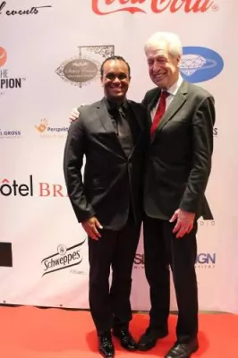 Bild: Bewegende Laudatio von Martin Rietsch alias „2schneidig“ bei Bremer Charity Gala