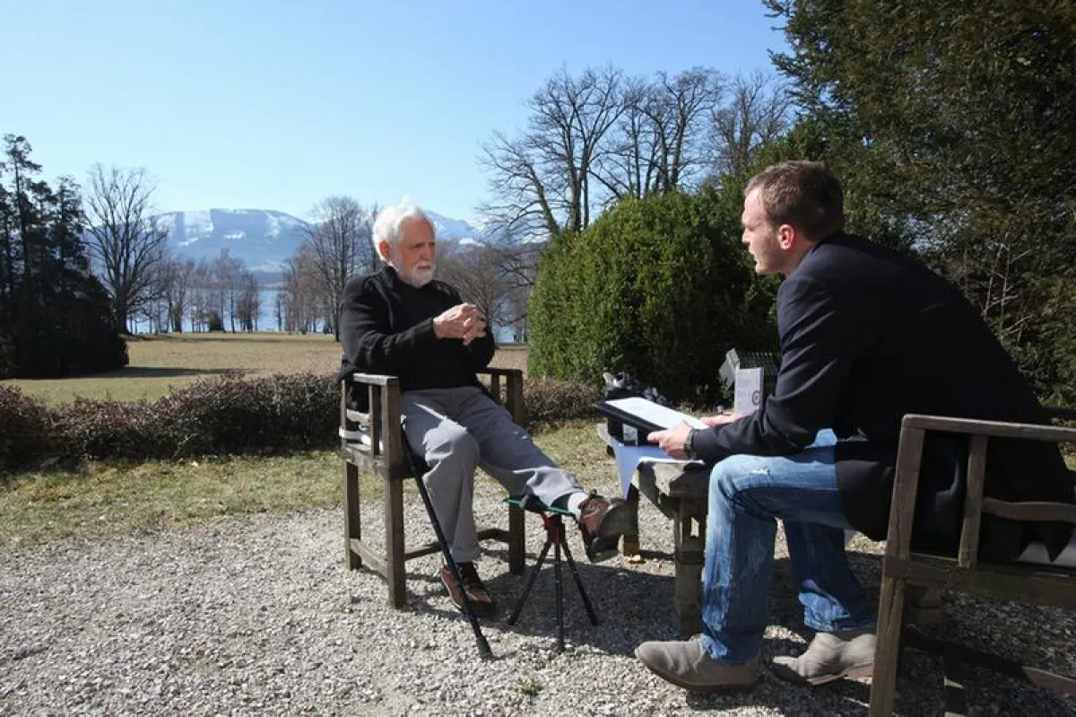 Dr. Carl Djerassi beim Interview auf der Terasse der Villa Toskana am Ufer des Traunsee.