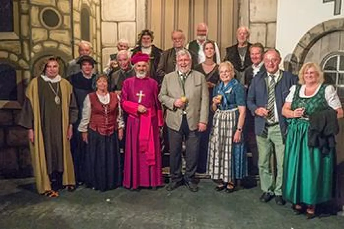 Gruppenbild mit Ehrengästen
