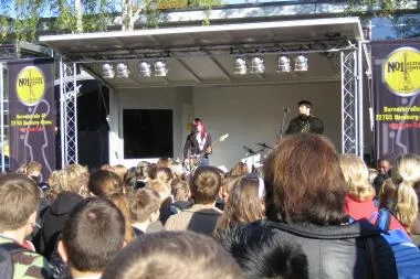 Bild: Der proevento.de - Showtruck war Mittelpunkt auf 8 Hamburger Schulhöfen