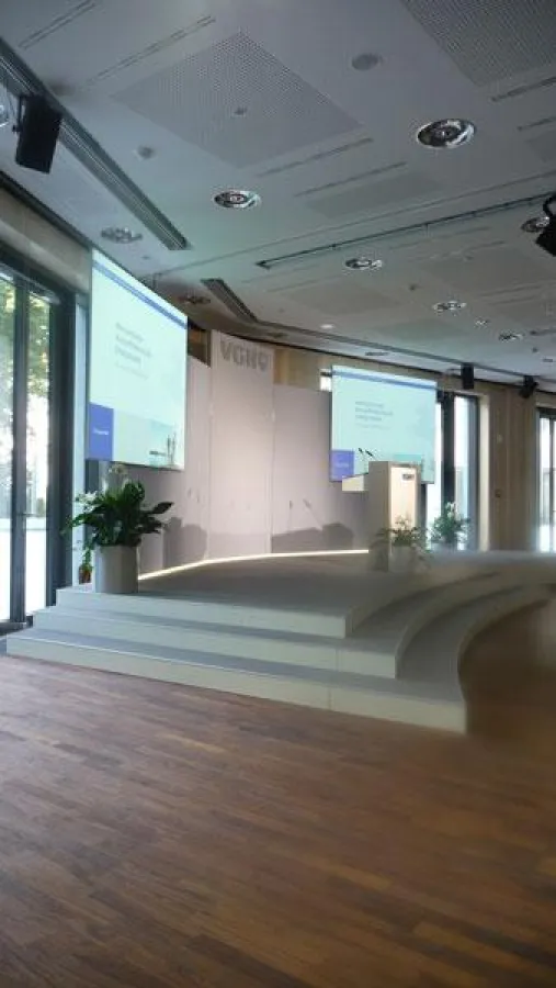 SpeedWall-System für Bühnenkonstruktion der VGH (Foto: SpeedDimension, frei zur Veröffentlichung bei Namensnennung)