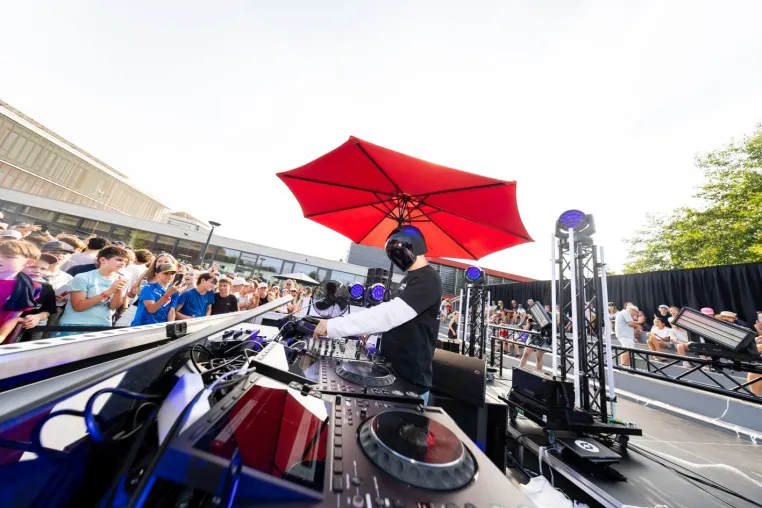 Bild: „School's Out Now“: GEMA bringt mit Topstar GLOCKENBACH den Soundtrack zum Schulabschluss nach Ottobrunn