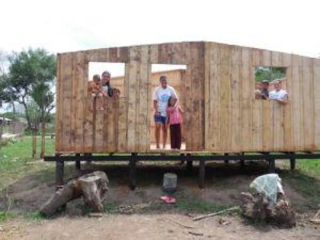 Freiwillige von AFS beim Hausbau in Paraguay