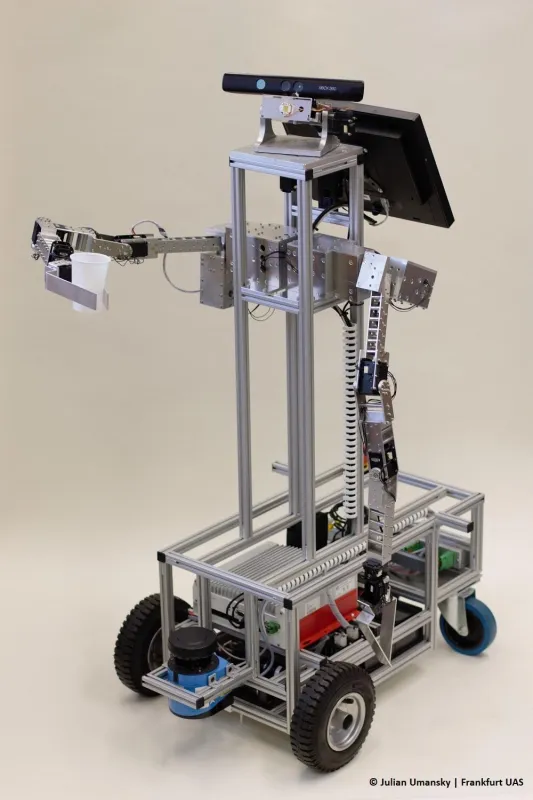 Noch ohne Gestalt packt ROSWITHA mit an: Assistenzroboter unterstützt in der Pflege und wie er späte