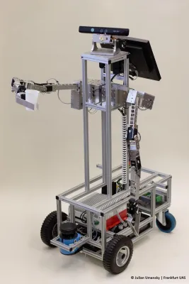 Bild: Roboter hilft Pflegenden