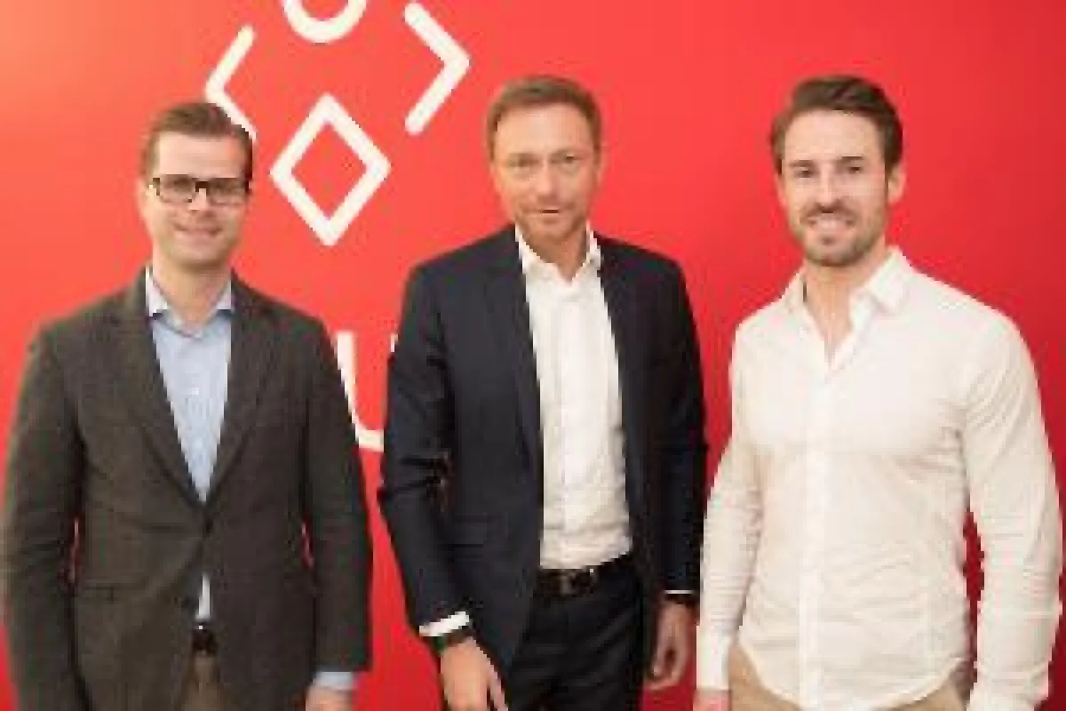Christian Lindner (Mitte) mit Sebastian Grethe (links) und Martin Ballweg