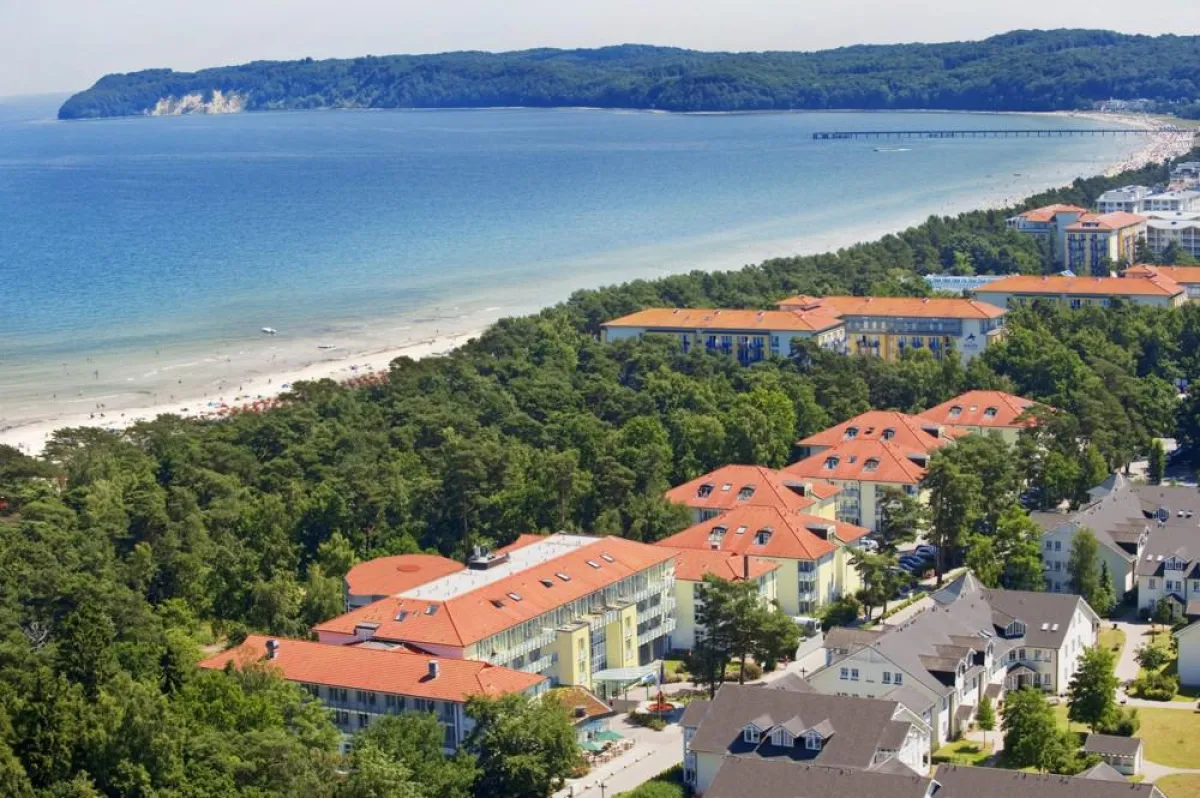 In idealer Strandlage: Seehotel BINZ-THERME Rügen****S