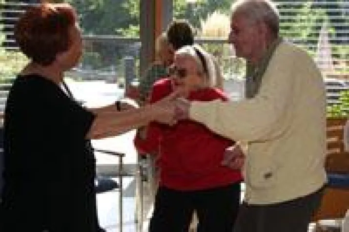 Alzheimer-Tanzcafé eröffnet Bild: Alzheimer-Tanzcafé eröffnet