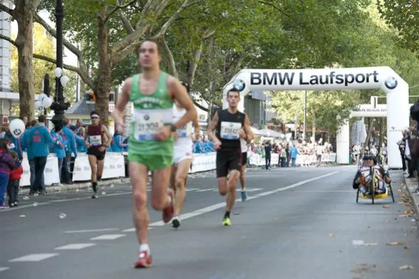 Aufblasbare Torbögen am BMW-Berlin Marathon Bild: Aufblasbare Torbögen am BMW-Berlin Marathon