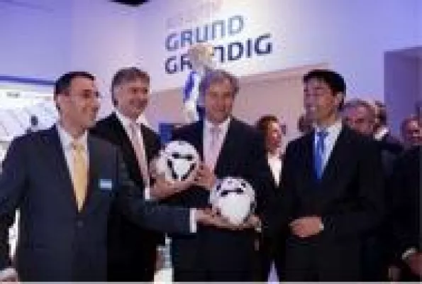 Bild: Grundig in der ersten IFA-Liga – mit Internetfernsehen und 3D am Ball