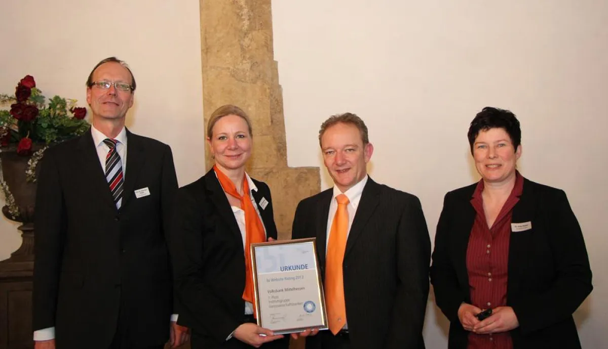 Feierliche Übergabe des ibi Website Rating Award an die Vertreter der Volksbank Mittelhessen