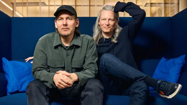 Bild: Peter Schmidt Group auf der Bühne der OFFF in Barcelona