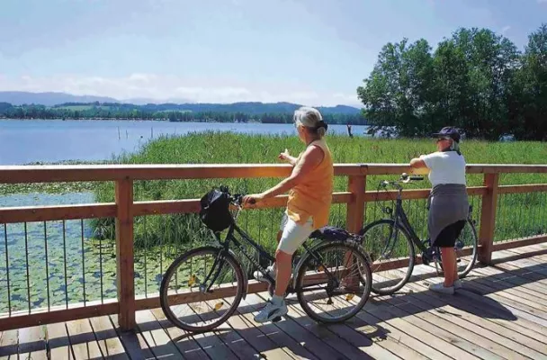 Bild: Mit dem Fahrrad auf den Spuren der Urbayern: „Bajuwarentour“ führt quer durch das Ostchiemgau