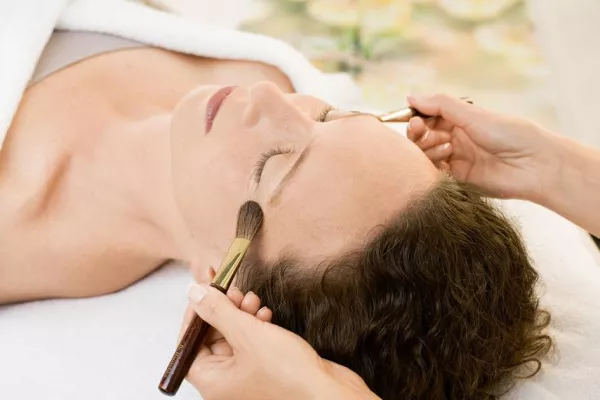 Der wahre Luxus: Eine Dr.Hauschka Behandlung berührt Körper und Geist Bild: Der wahre Luxus: Eine Dr.Hauschka Behandlung berührt Körper und Geist