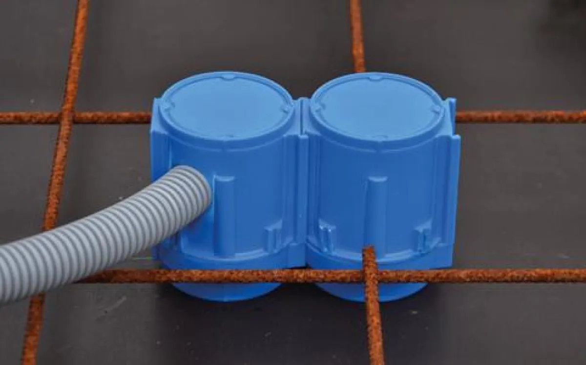 2-teilige Gerätedose mit viel Klemmraum auch als Deckendose verwendbar