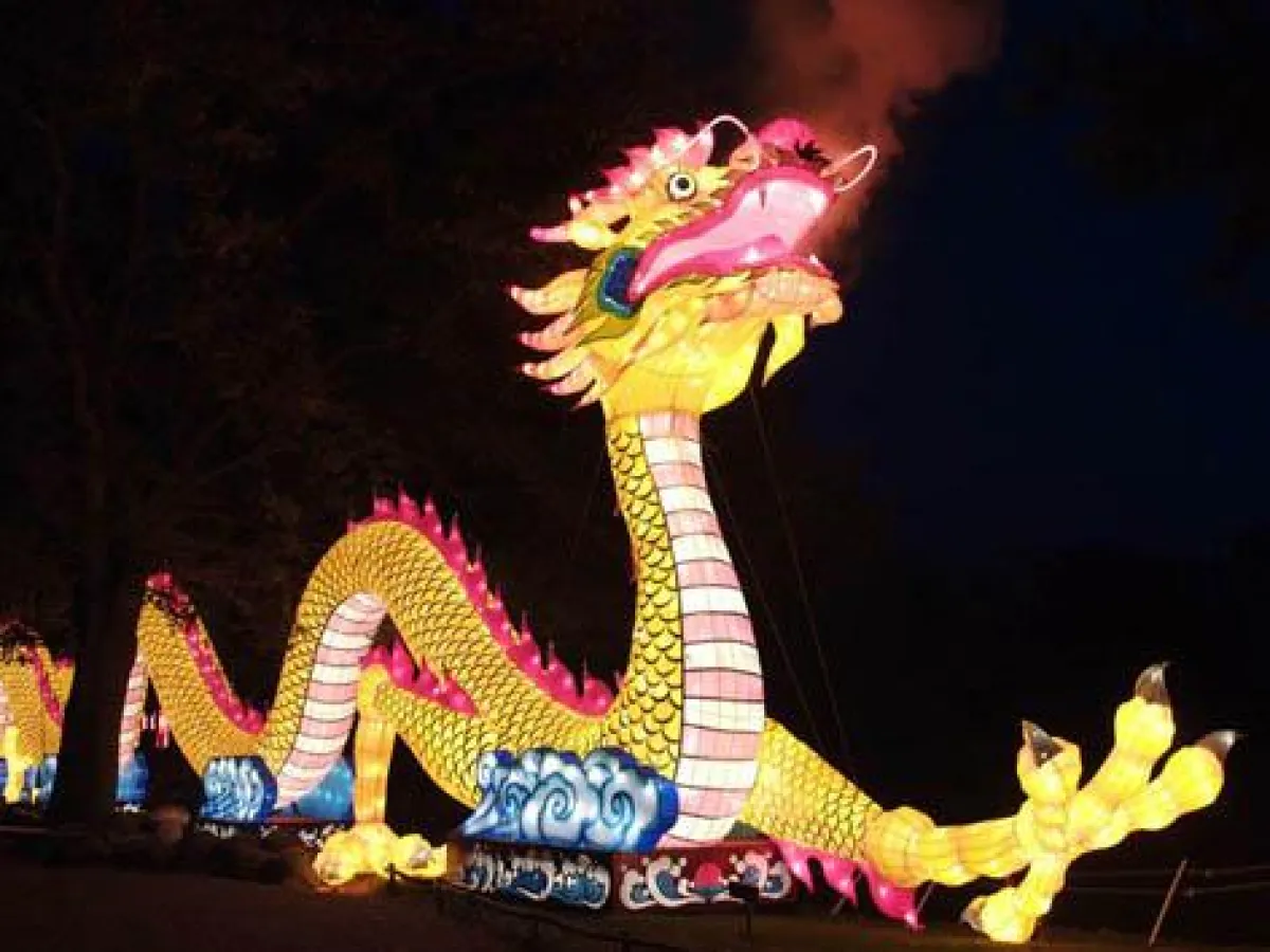 100 Meter langer Drache - in China speien Drachen kein Feuer uns sind freundliche Wesen