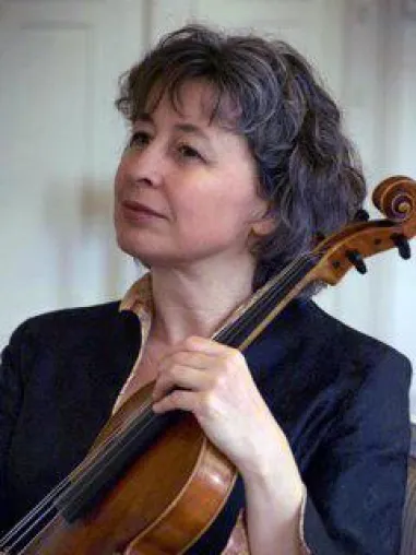 Konzert: Roswitha Killia spielt Bachsuiten auf der Barock-Viola Bild: Konzert: Roswitha Killia spielt Bachsuiten auf der Barock-Viola